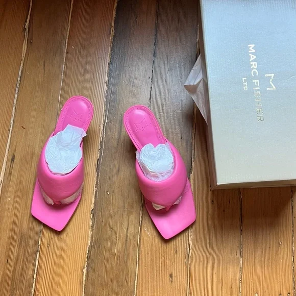 Marc Fisher Sandals 🌸🍓 - Picture 1 of 4